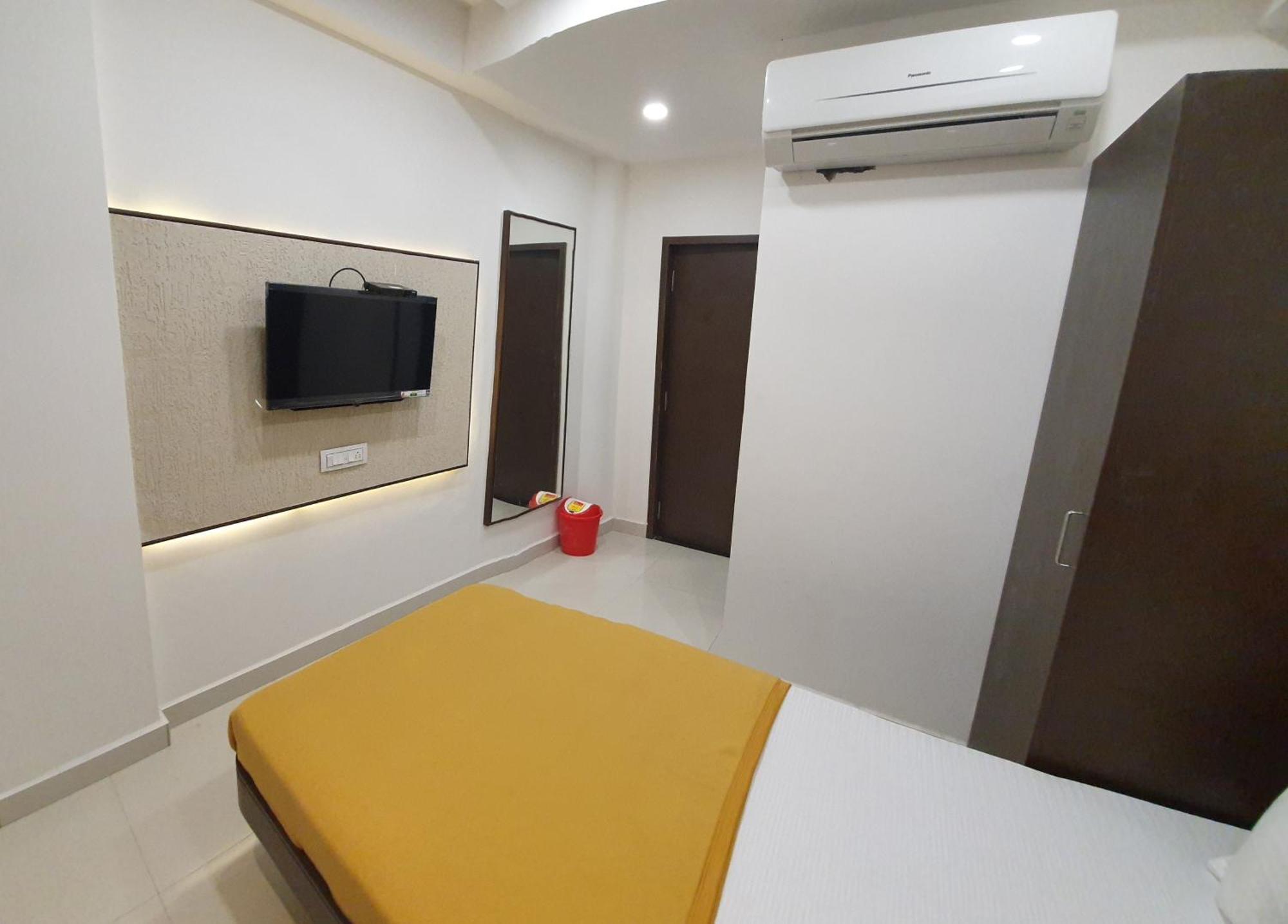 Hotel N K Bhuj Exterior foto
